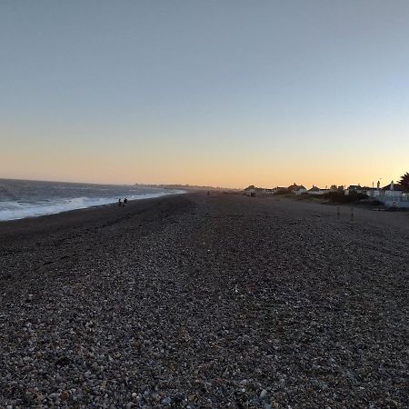 Superior 6 Berth Holiday Home In Suffolk 萨克斯曼德姆 外观 照片