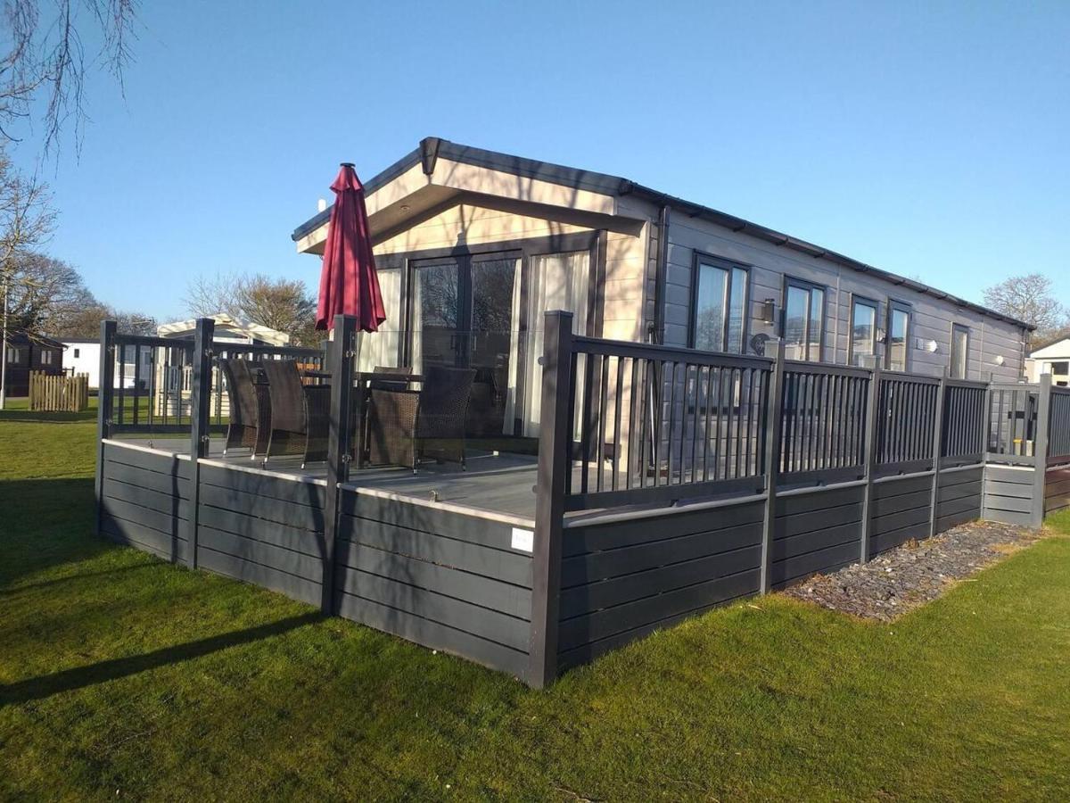 Superior 6 Berth Holiday Home In Suffolk 萨克斯曼德姆 外观 照片