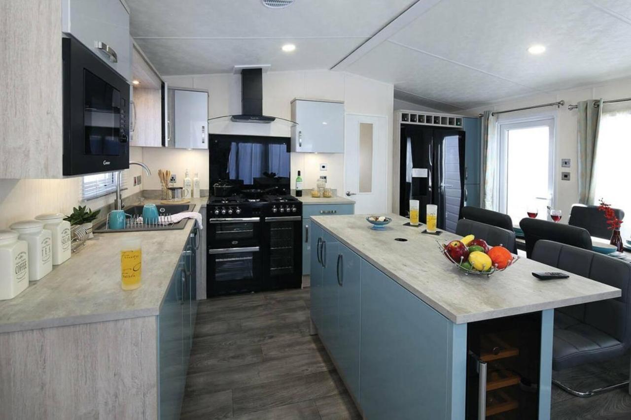 Superior 6 Berth Holiday Home In Suffolk 萨克斯曼德姆 外观 照片