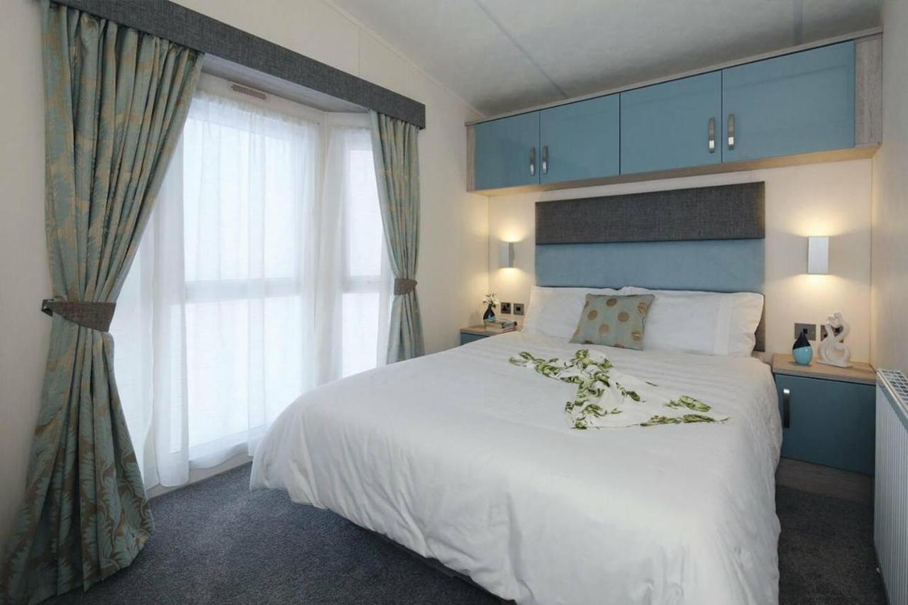 Superior 6 Berth Holiday Home In Suffolk 萨克斯曼德姆 外观 照片