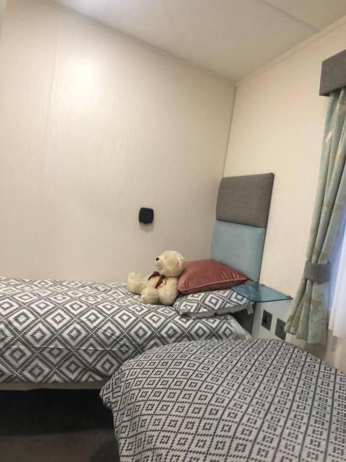 Superior 6 Berth Holiday Home In Suffolk 萨克斯曼德姆 外观 照片
