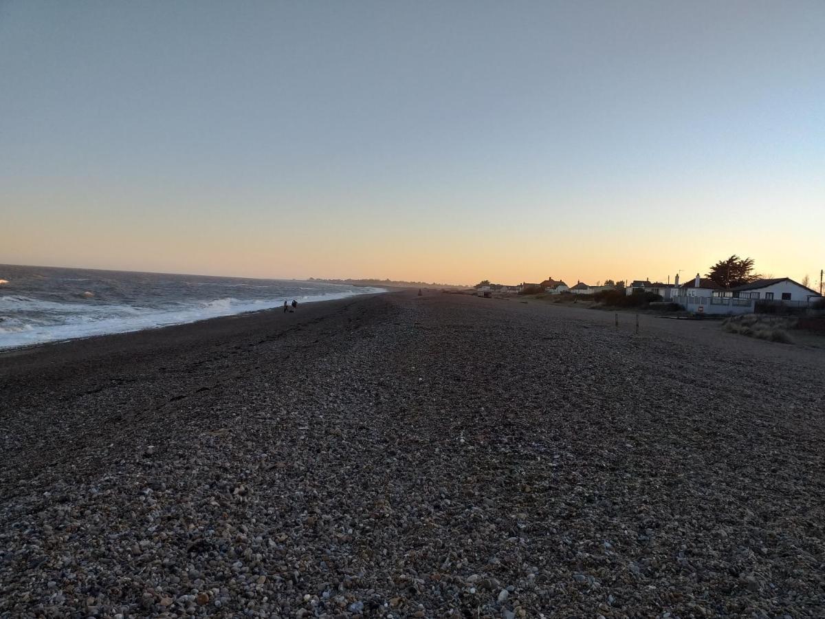 Superior 6 Berth Holiday Home In Suffolk 萨克斯曼德姆 外观 照片