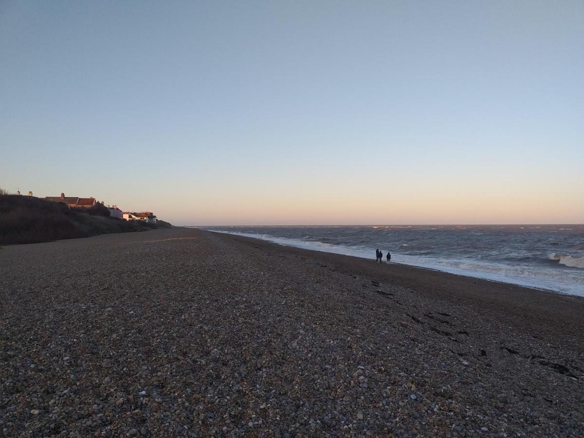 Superior 6 Berth Holiday Home In Suffolk 萨克斯曼德姆 外观 照片